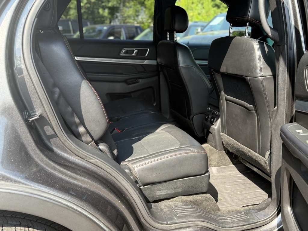 2017 Ford Explorer Sport photo 2