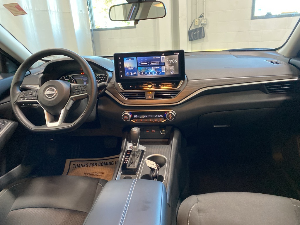 2025 Nissan Altima 2.5 SV photo 13