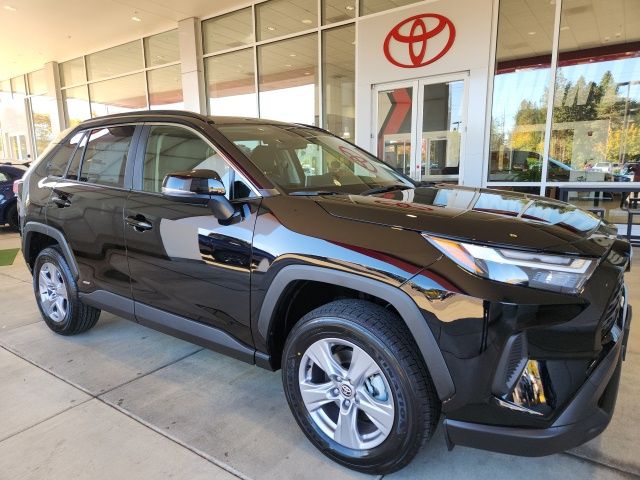 2025 Toyota RAV4 Hybrid XLE photo 3