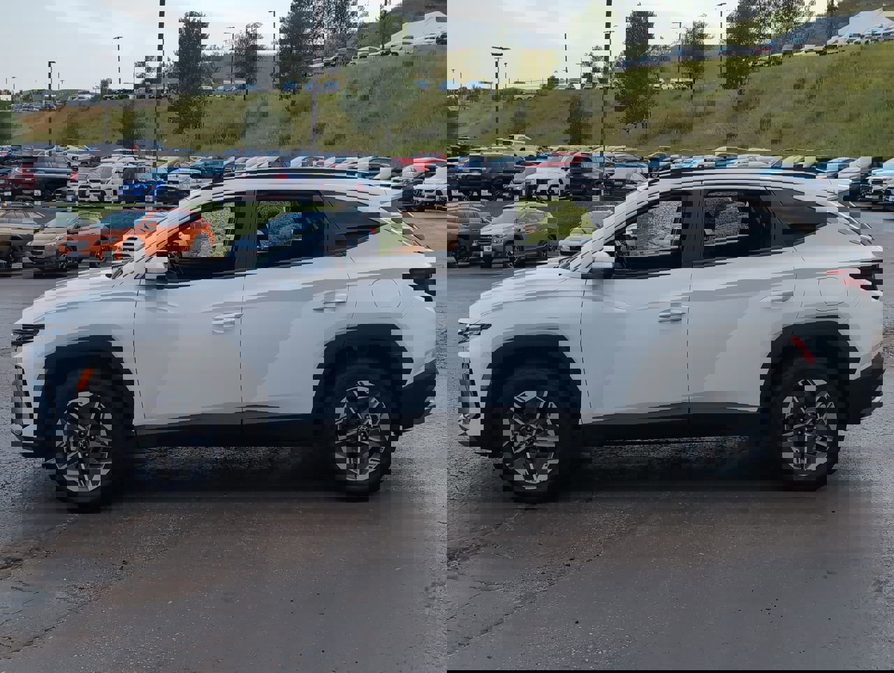 2025 Hyundai Tucson SEL photo 3