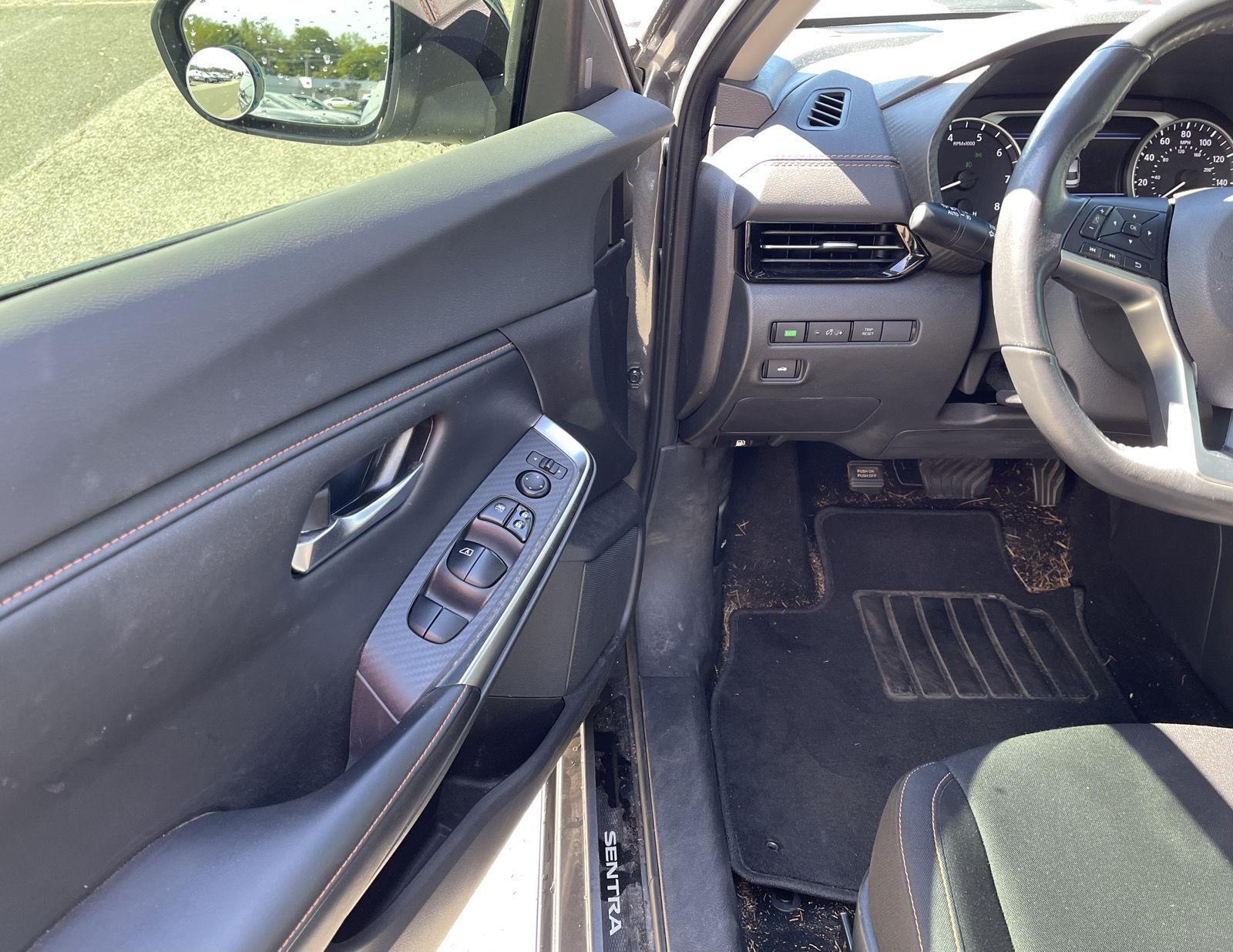 2021 Nissan Sentra SR photo 2