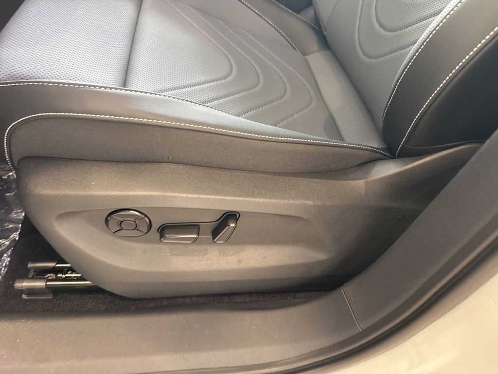 2025 Volkswagen Tiguan SE photo 19