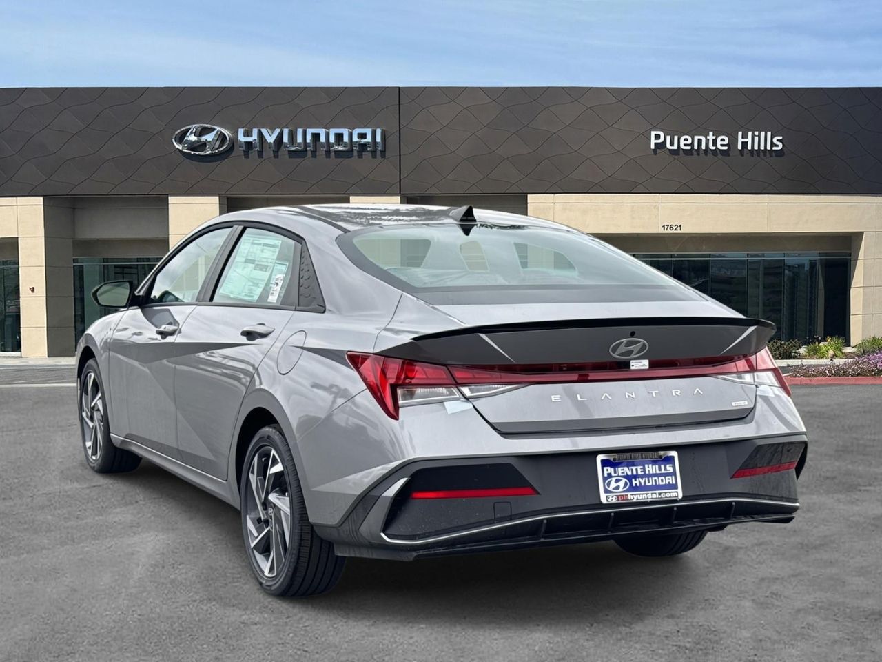 2025 Hyundai Elantra Hybrid SEL Sport photo 3