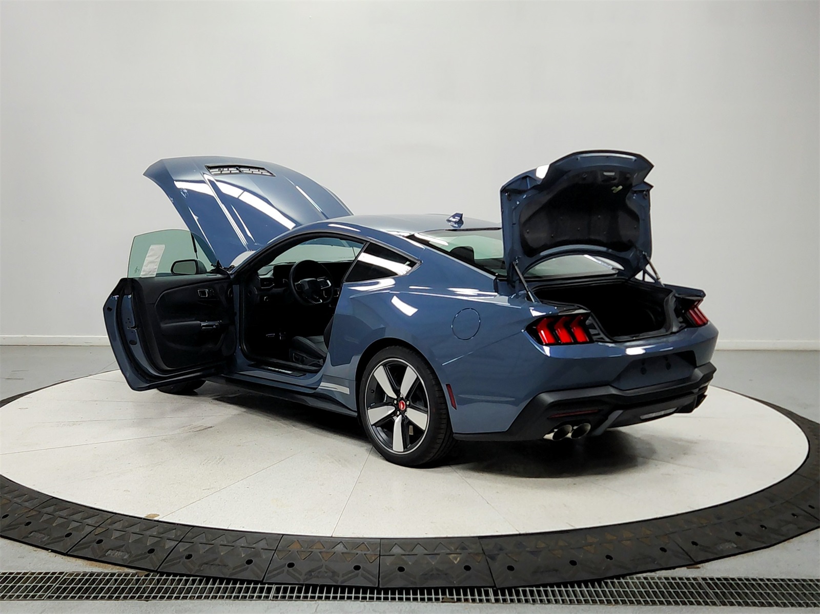 2025 Ford Mustang GT Premium photo 13