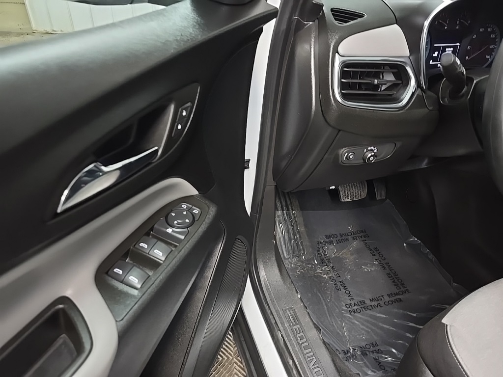 2022 Chevrolet Equinox LS photo 26