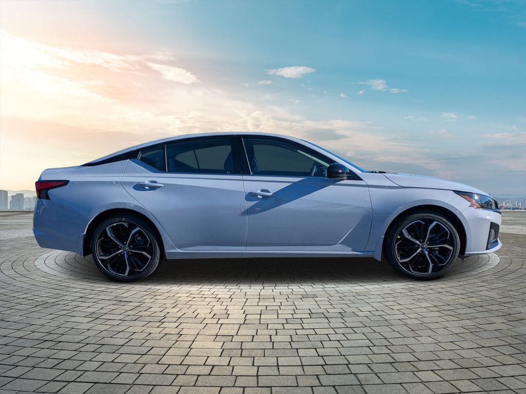 2025 Nissan Altima SR photo 2