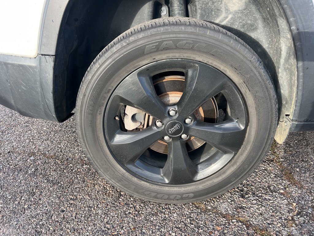 2020 Jeep Cherokee Altitude photo 2