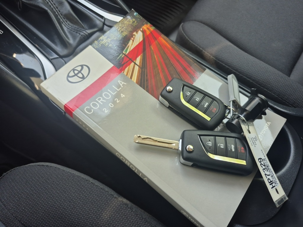 2024 Toyota Corolla LE photo 23