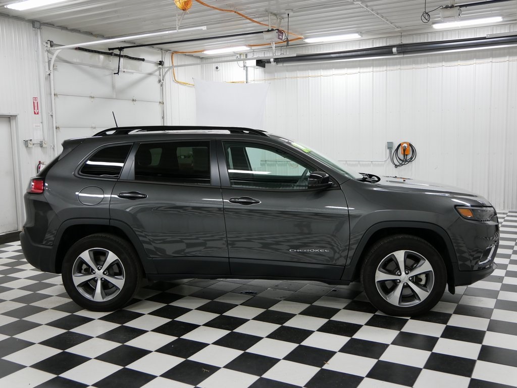 Used 2022 Jeep Cherokee Limited with VIN 1C4PJMDX1ND539446 for sale in Rochester, Minnesota