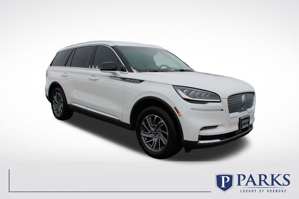 2022 Lincoln Aviator Base's photo