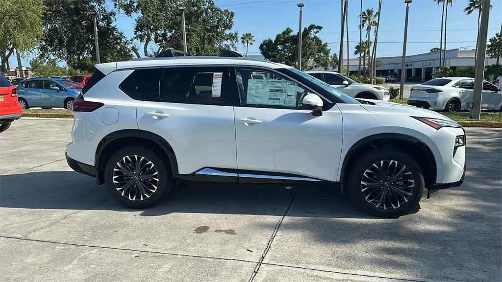 2025 Nissan Rogue Platinum photo 8