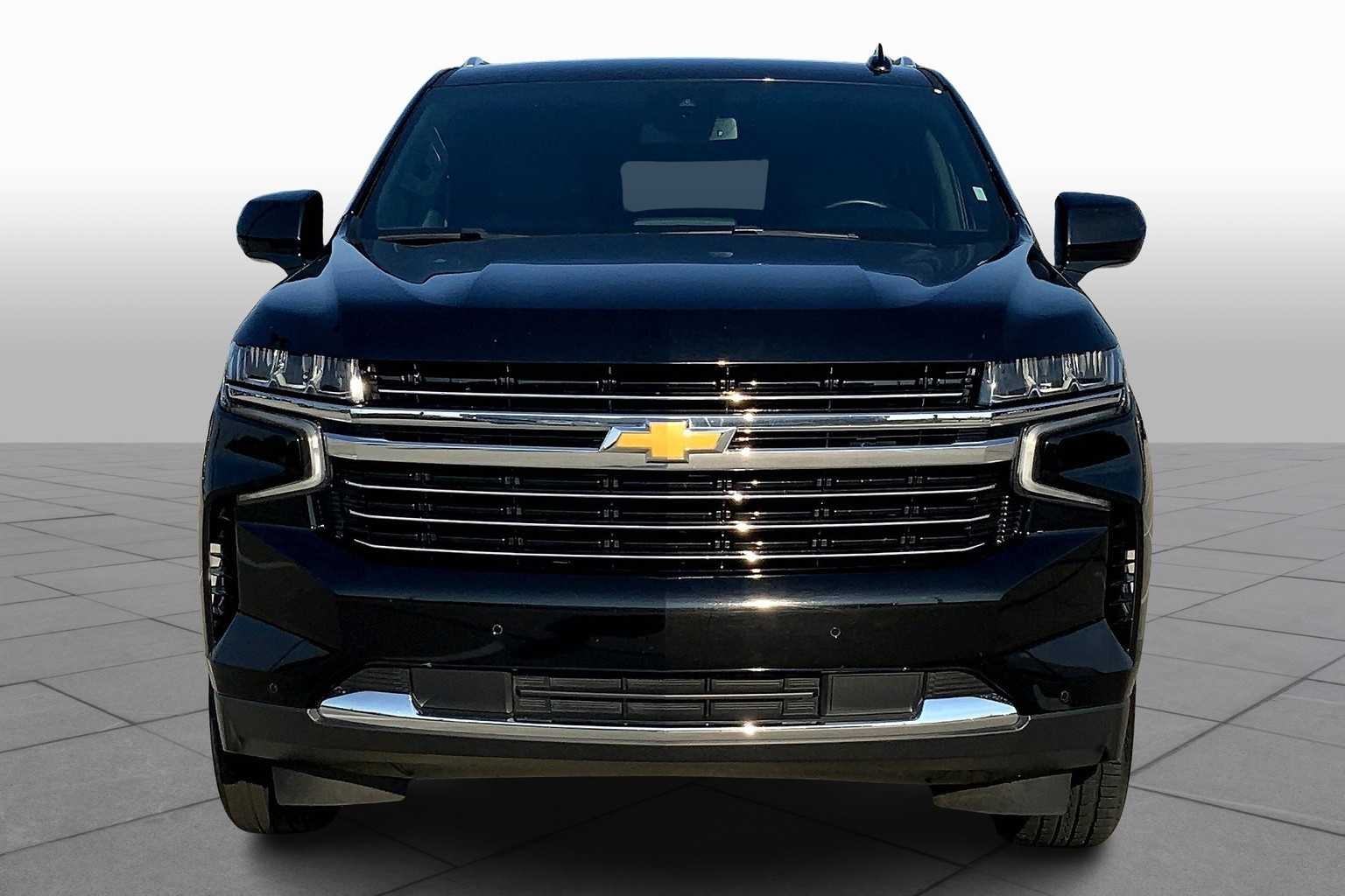 2024 Chevrolet Suburban LT photo 3