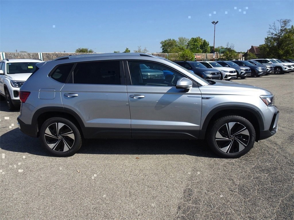 2024 Volkswagen Taos SE photo 6