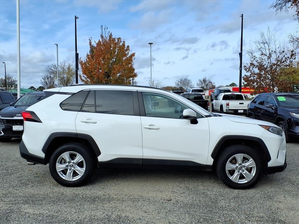 2021 Toyota RAV4 XLE photo 3