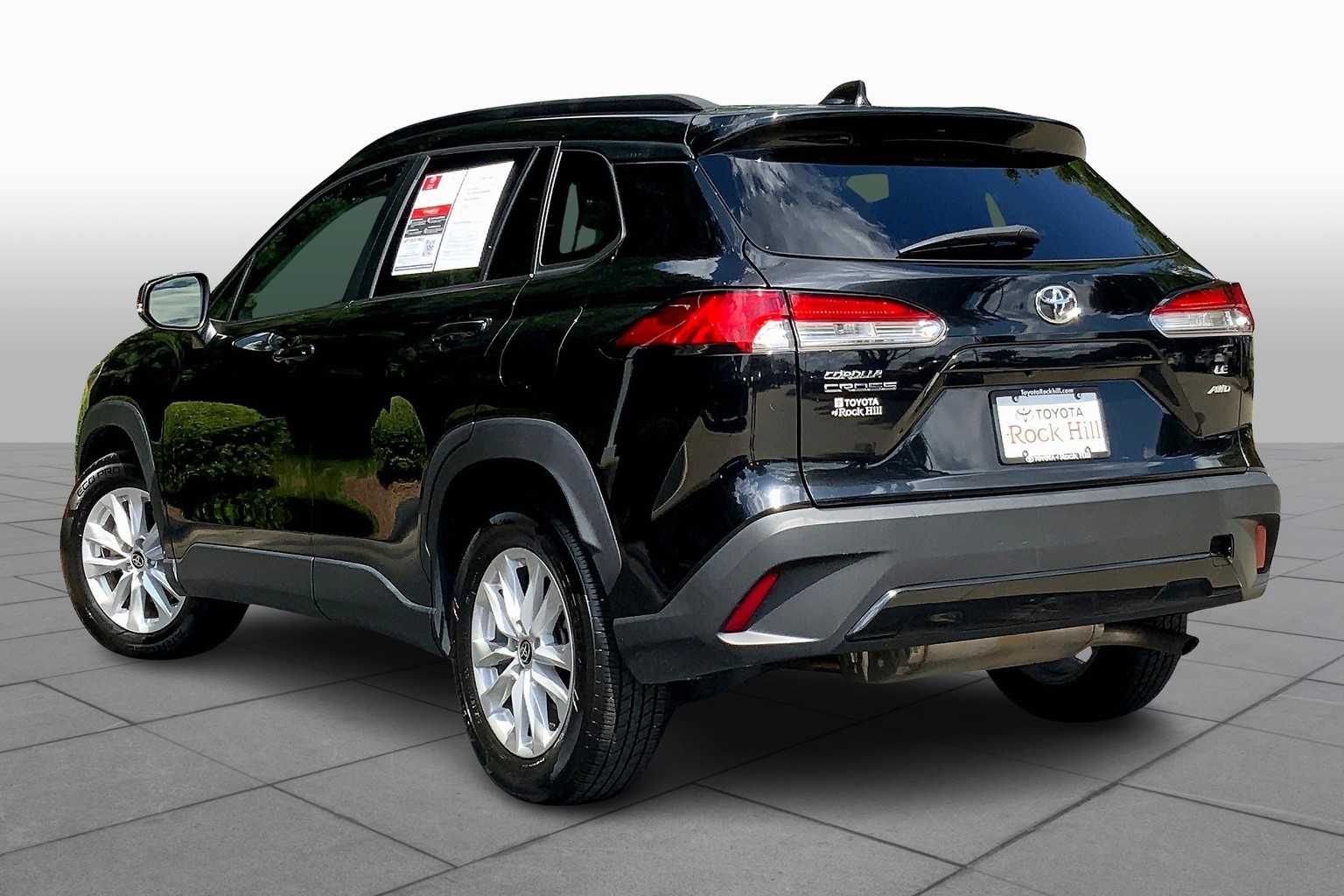 2022 Toyota Corolla Cross LE photo 11