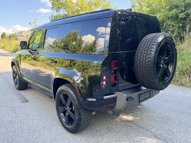 2022 Land Rover Defender 110 X-Dynamic SE photo 6