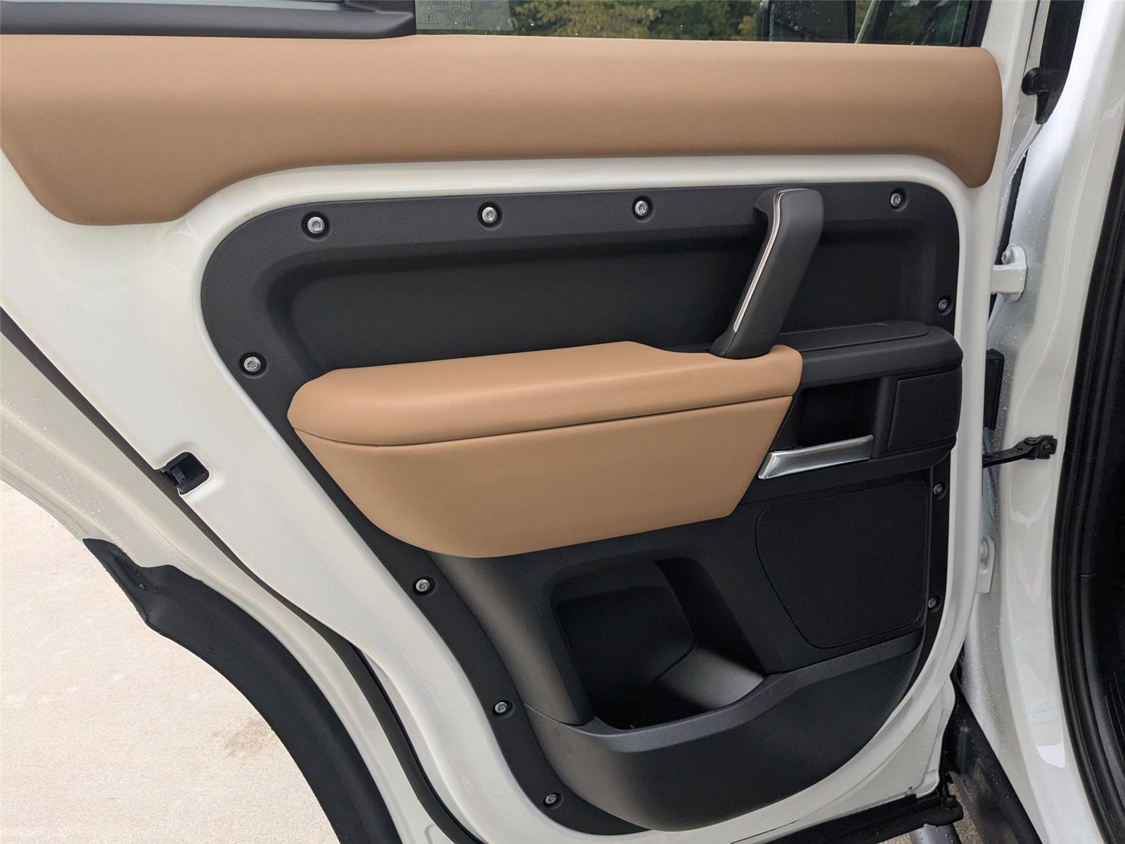 2025 Land Rover Defender 130 X-Dynamic SE photo 22
