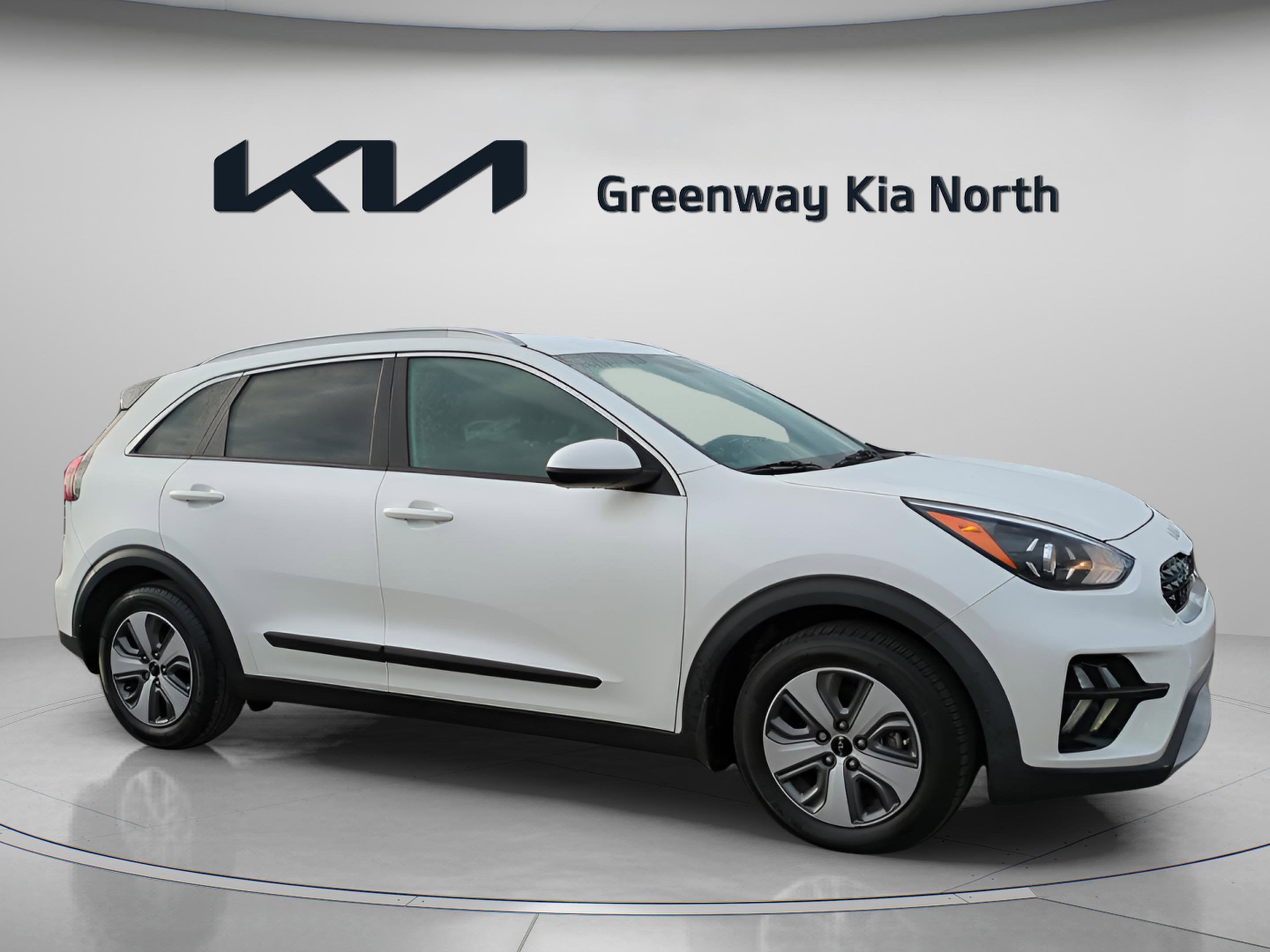 2022 Kia Niro LX's photo
