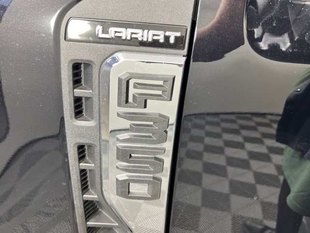 2025 Ford F-350 Lariat photo 25