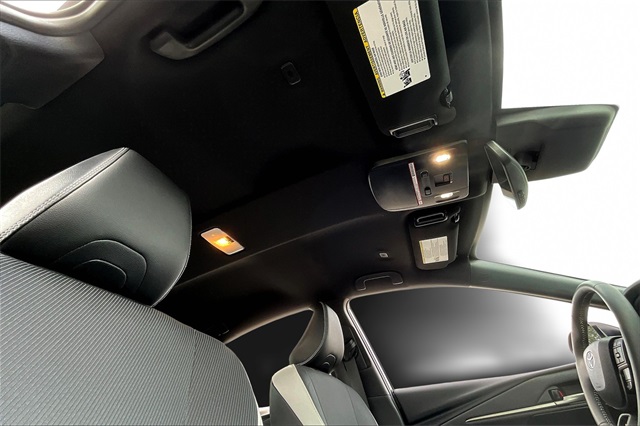 2025 Toyota Camry SE photo 15