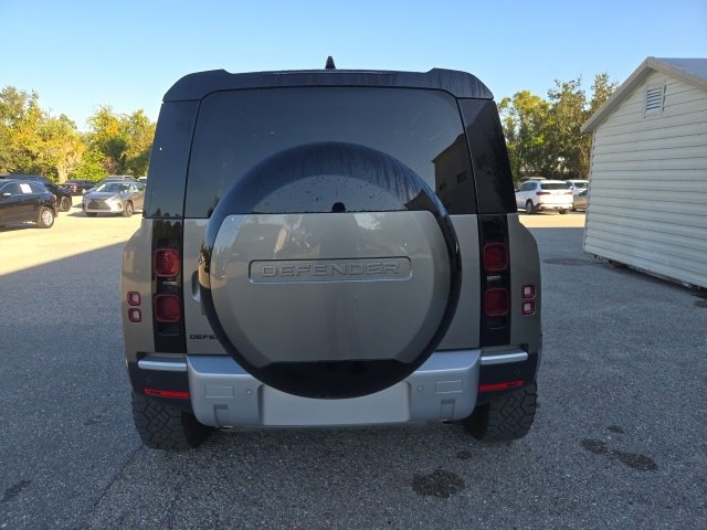 2024 Land Rover Defender S photo 2