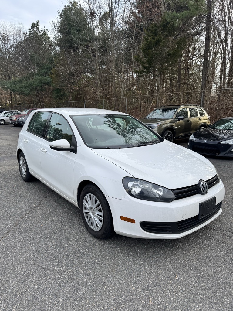 2014 Volkswagen Golf Base's photo