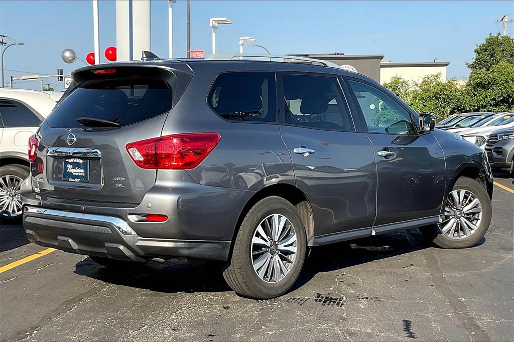 2019 Nissan Pathfinder SL photo 11