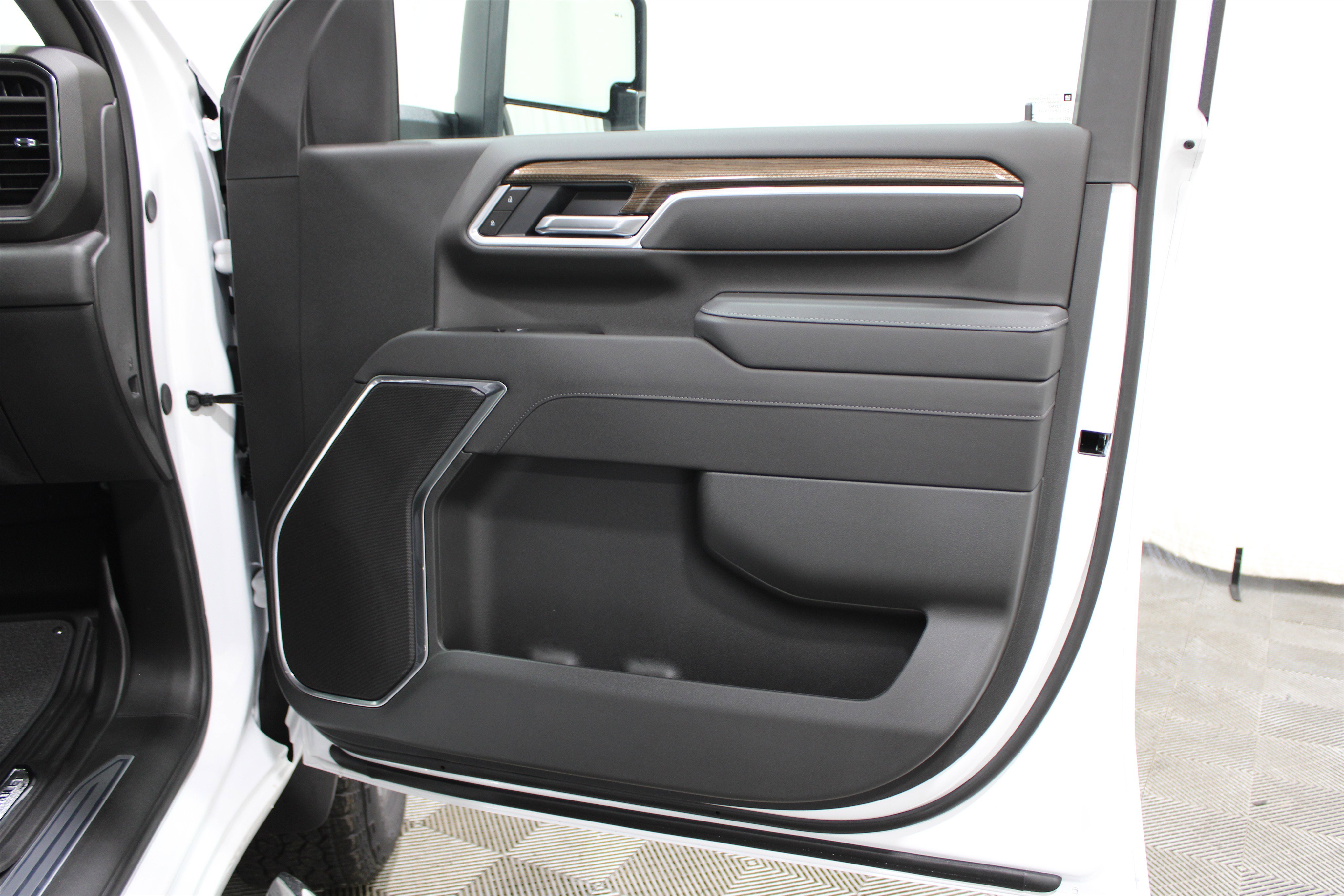 2025 Chevrolet Silverado 2500HD LT photo 11