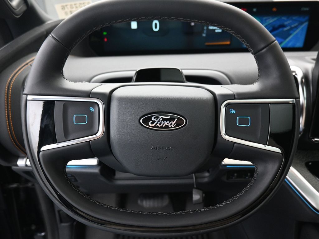 2025 Ford Expedition photo 8
