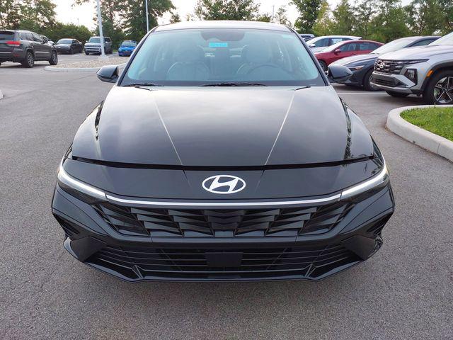 2025 Hyundai Elantra Limited photo 3