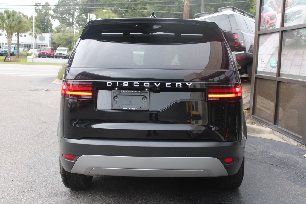 2025 Land Rover Discovery P300 S photo 2