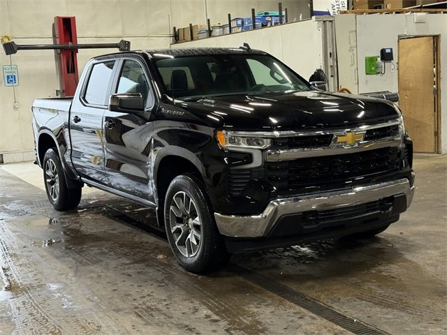 2025 Chevrolet Silverado 1500 LT photo 2