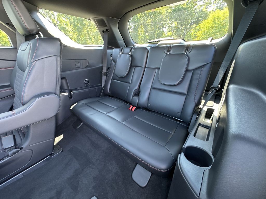 2025 Ford Explorer ST-Line photo 23