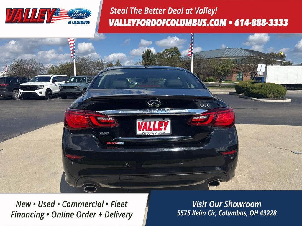 2016 Infiniti Q70 photo 5