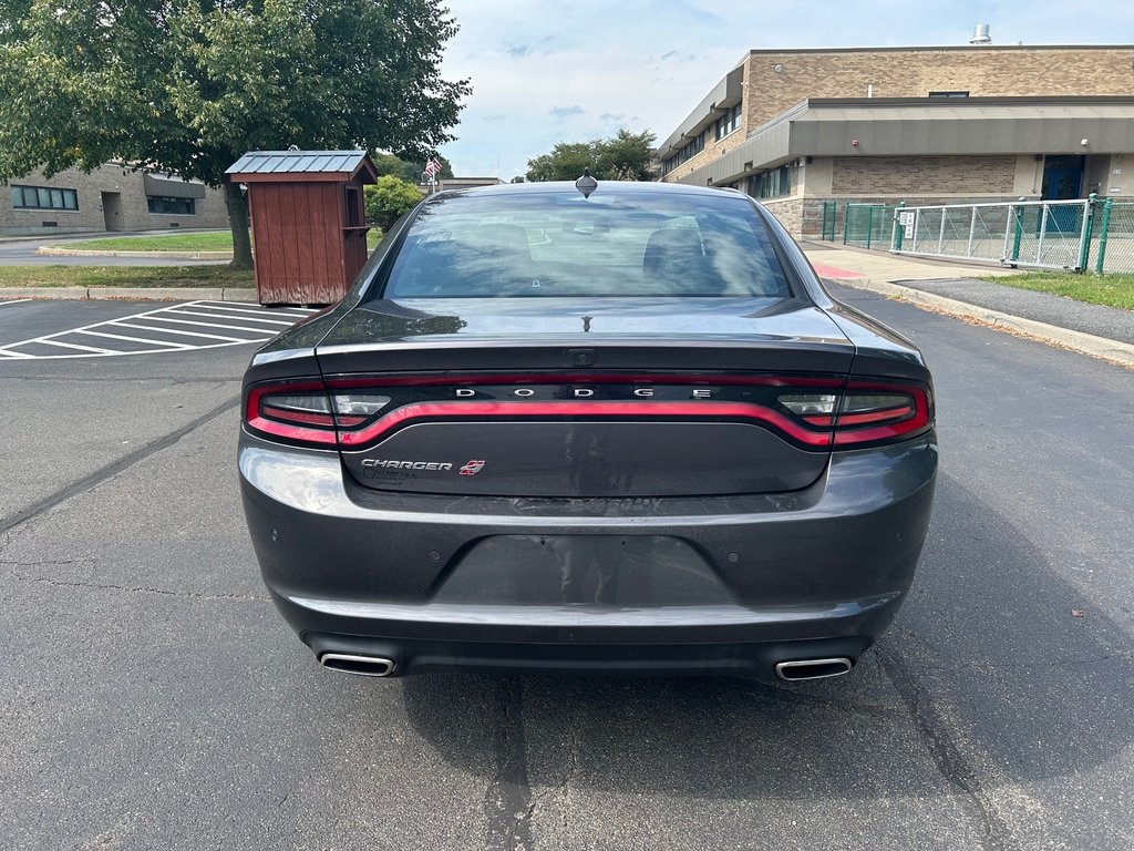 2021 Dodge Charger SXT photo 4