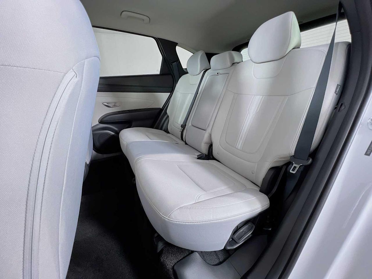 2025 Hyundai Tucson SEL photo 2