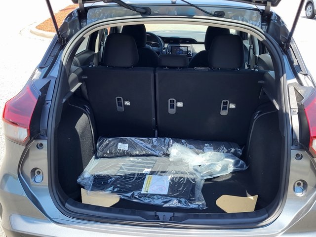 2025 Nissan Kicks Play S photo 3