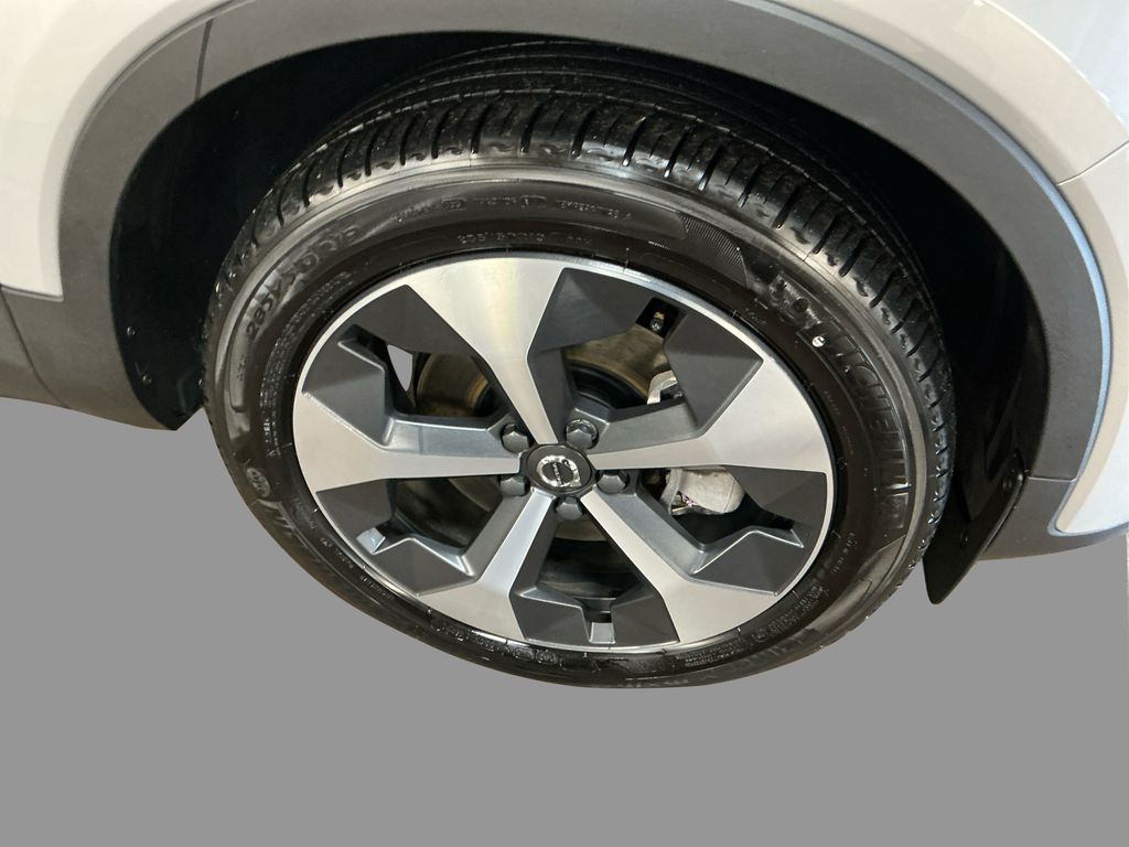 2023 Volvo XC40 Plus photo 14