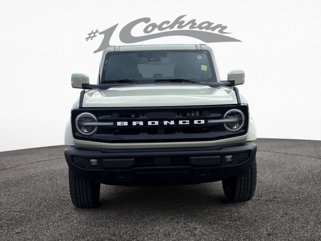 2025 Ford Bronco Outer Banks photo 2