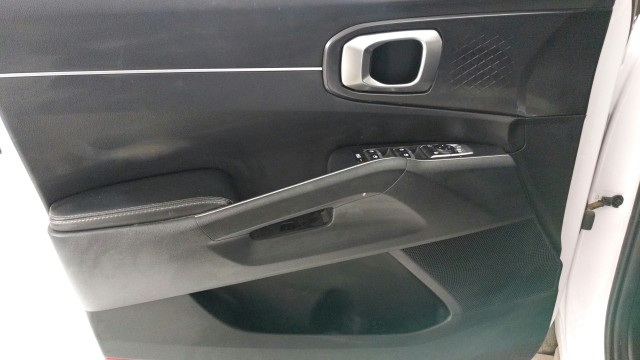 Used 2022 WHITE Kia S image 26