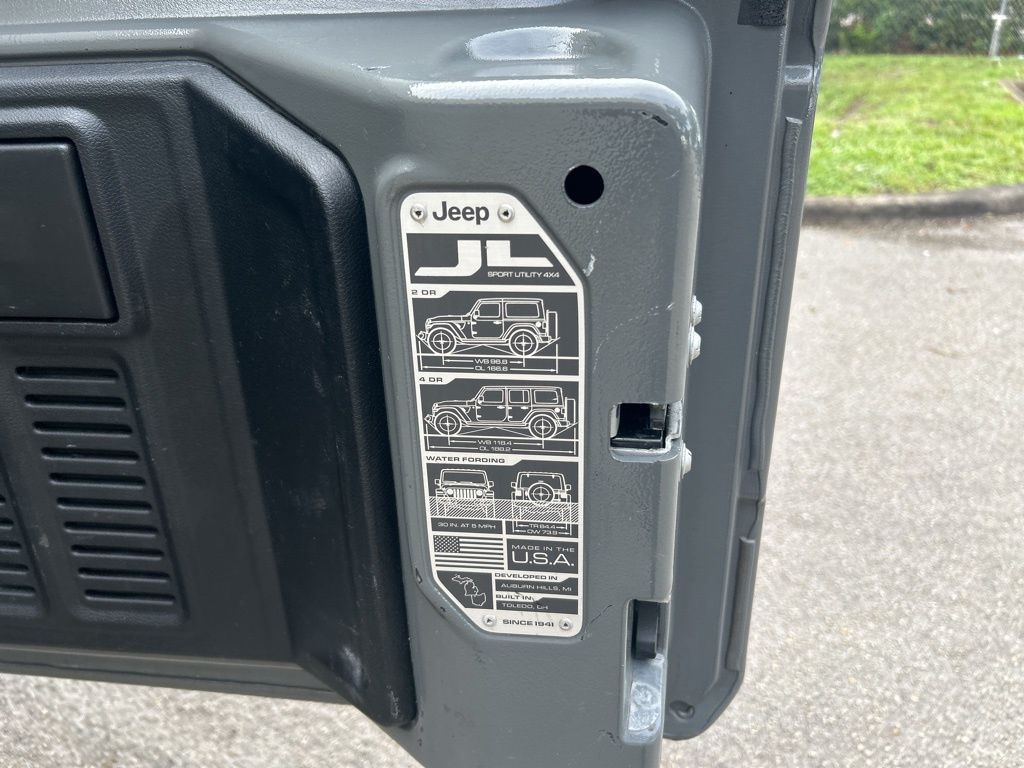 2021 Jeep Wrangler Unlimited Sahara photo 31