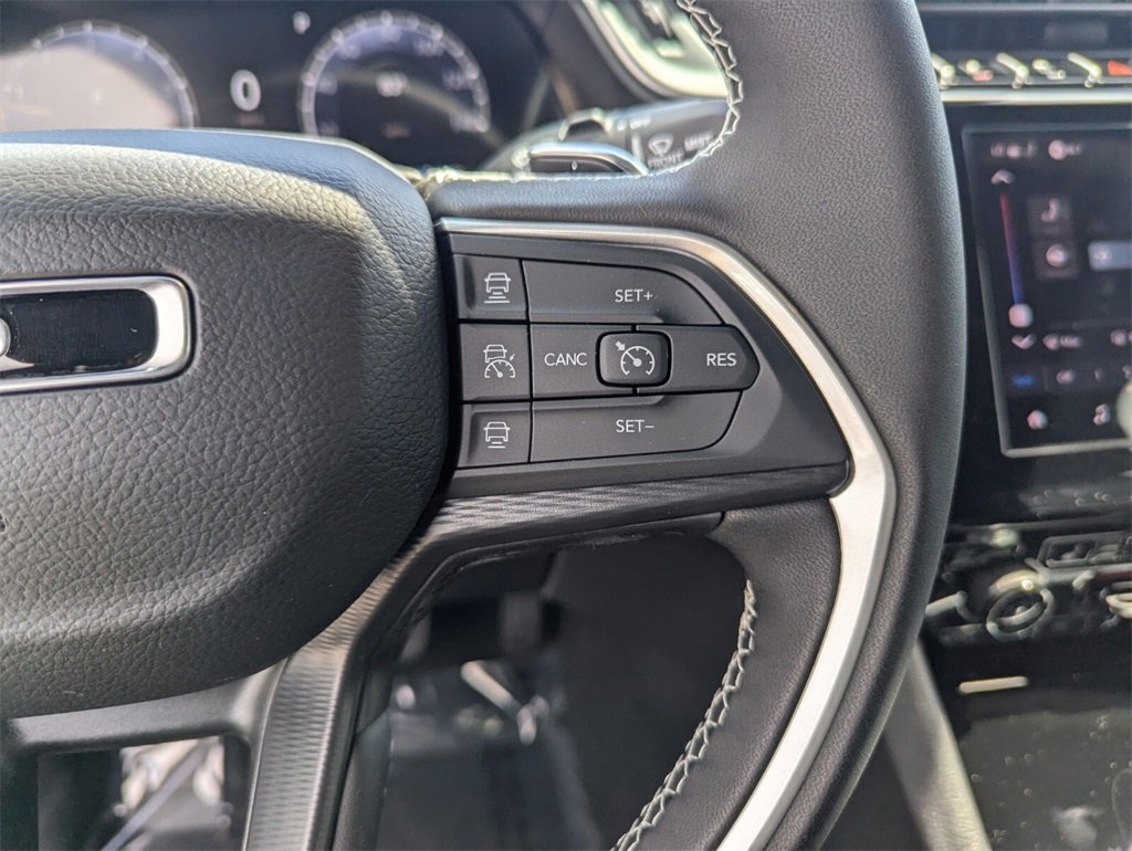2025 Jeep Grand Cherokee Altitude photo 18