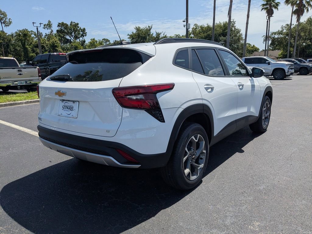 2025 Chevrolet Trax LT photo 4