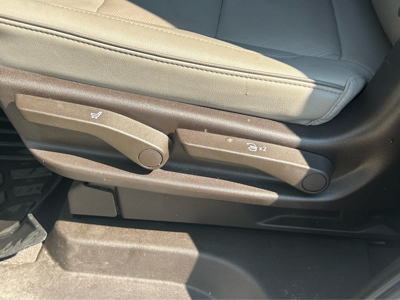 2023 Gmc Yukon SLT photo 24