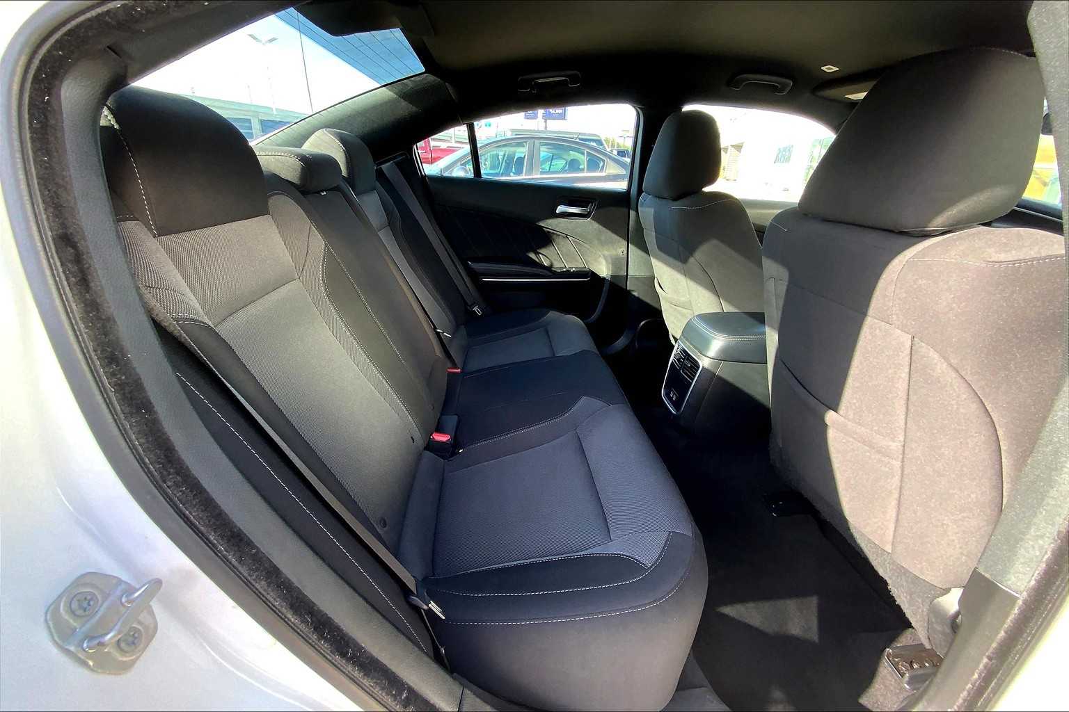 2022 Dodge Charger SXT photo 18