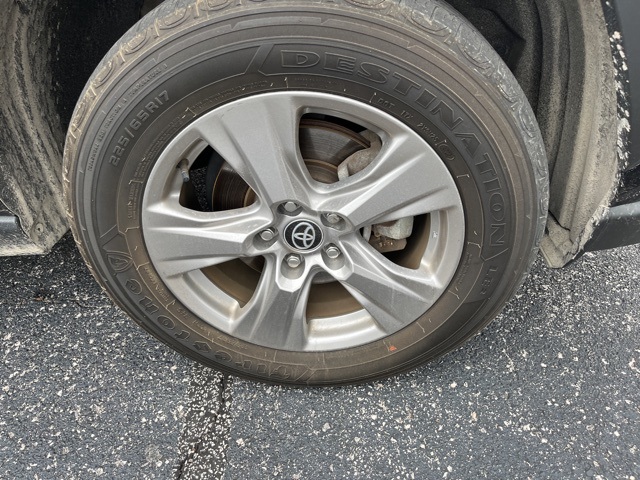 2024 Toyota RAV4 XLE photo 2