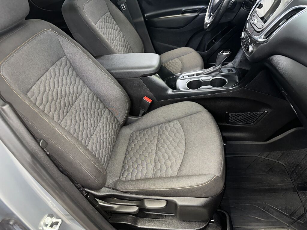 2018 Chevrolet Equinox LT photo 26