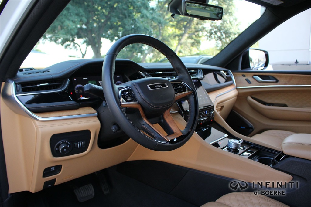 2023 Jeep Grand Cherokee L Summit Reserve photo 6