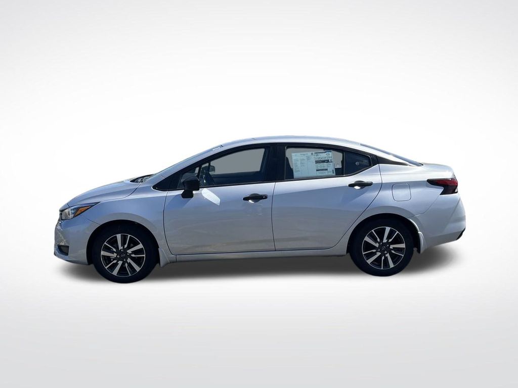 2025 Nissan Versa 1.6 S photo 2