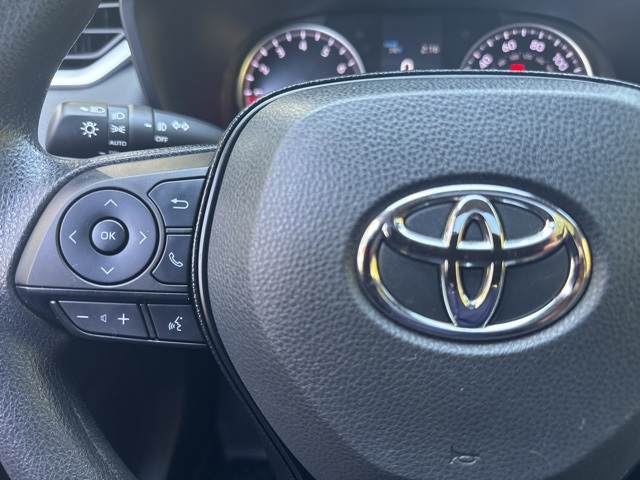 2021 Toyota RAV4 XLE photo 25